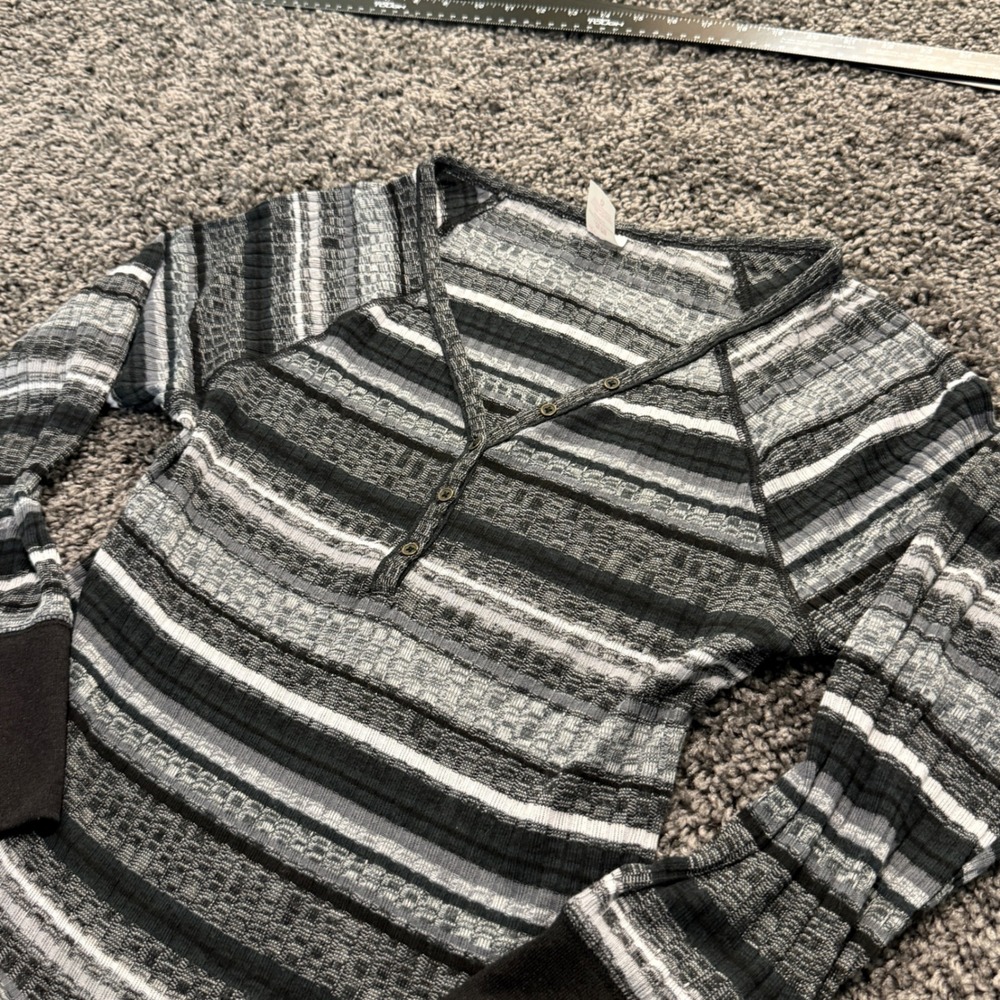 Comfy No Boundaries Henley Top Juniors Grey Excellent Striped Waffle Knit XL